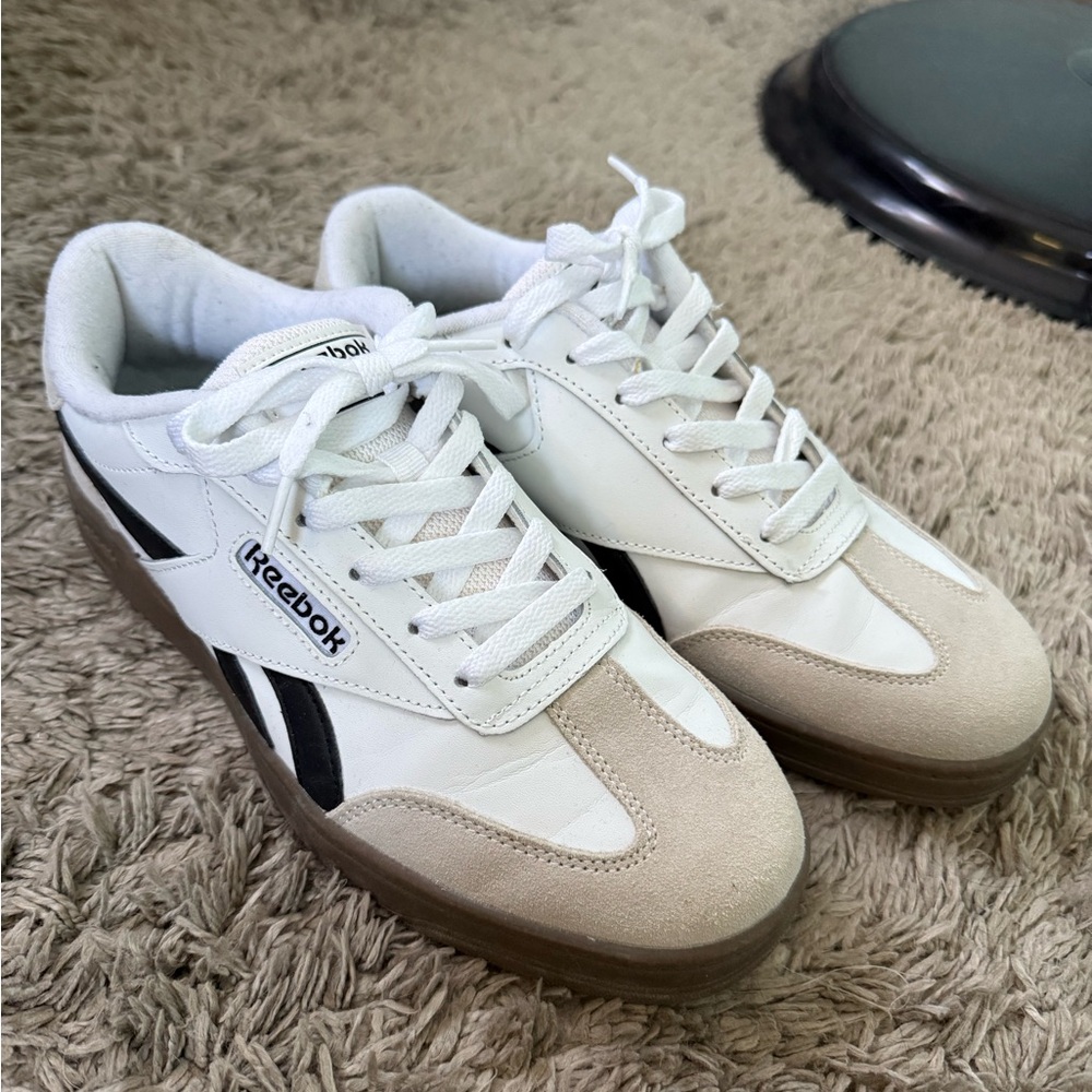 Reebok Men's White and Beige Sneakers